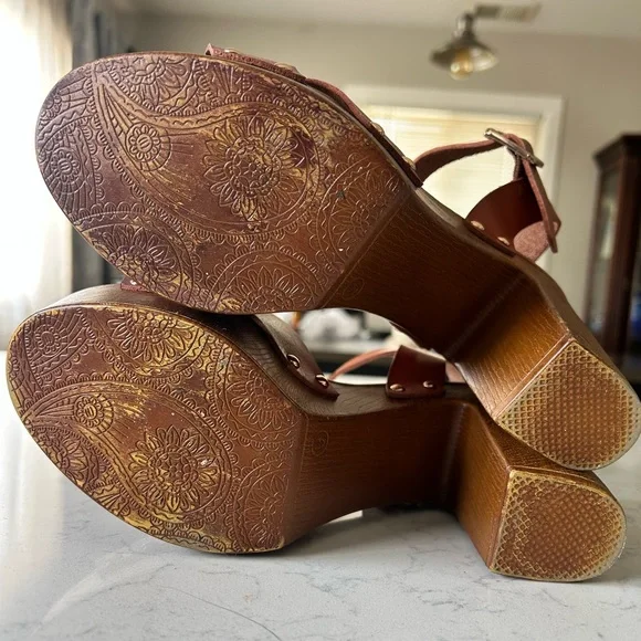 Like New Limelight Women’s Platform Sandal - Picture 13 of 14